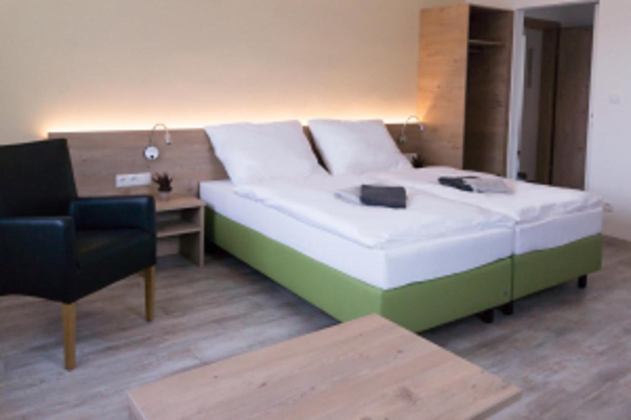 Bauers Gaestehaus Obersiebenbrunn ภายนอก รูปภาพ