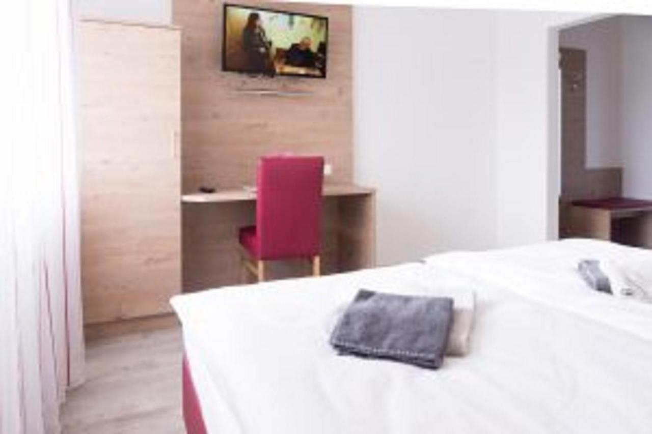 Bauers Gaestehaus Obersiebenbrunn ภายนอก รูปภาพ